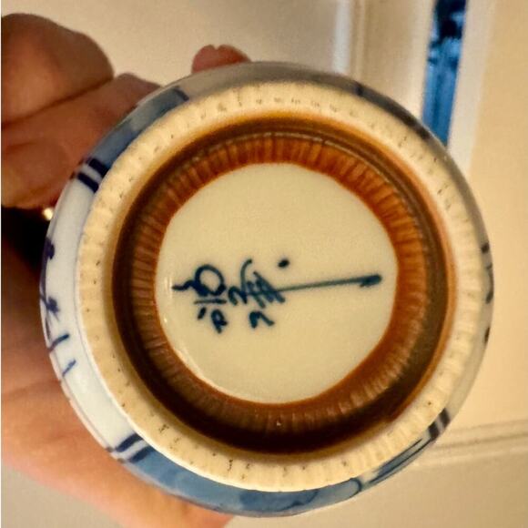 Vintage Blue and White Porcelain Tea Cup with Hand-Painted Floral and Landscape - Picture 3 of 4